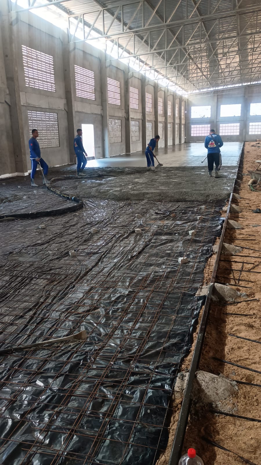 Piso de concreto em acabamento